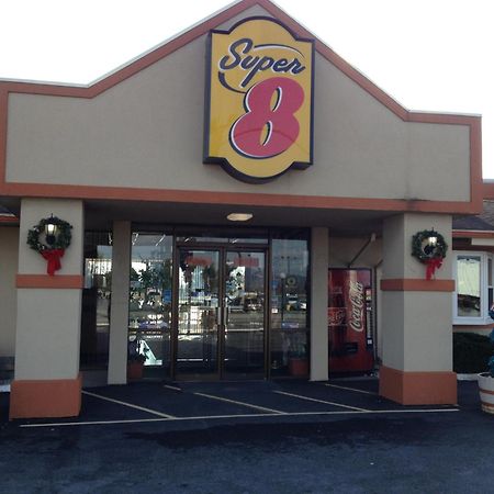 Super 8 By Wyndham Carlisle North Motel Bagian luar foto
