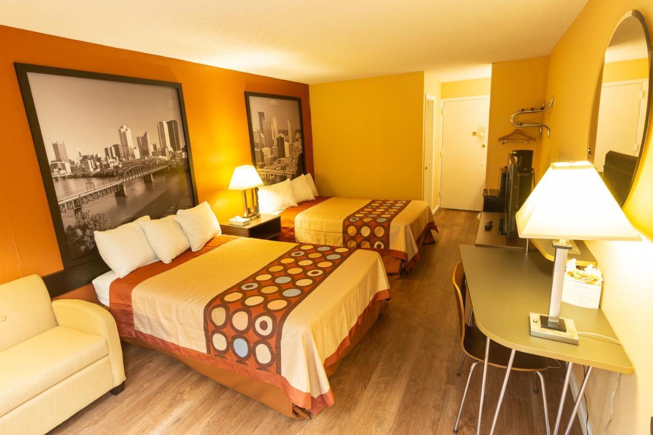 Super 8 By Wyndham Carlisle North Motel Bagian luar foto