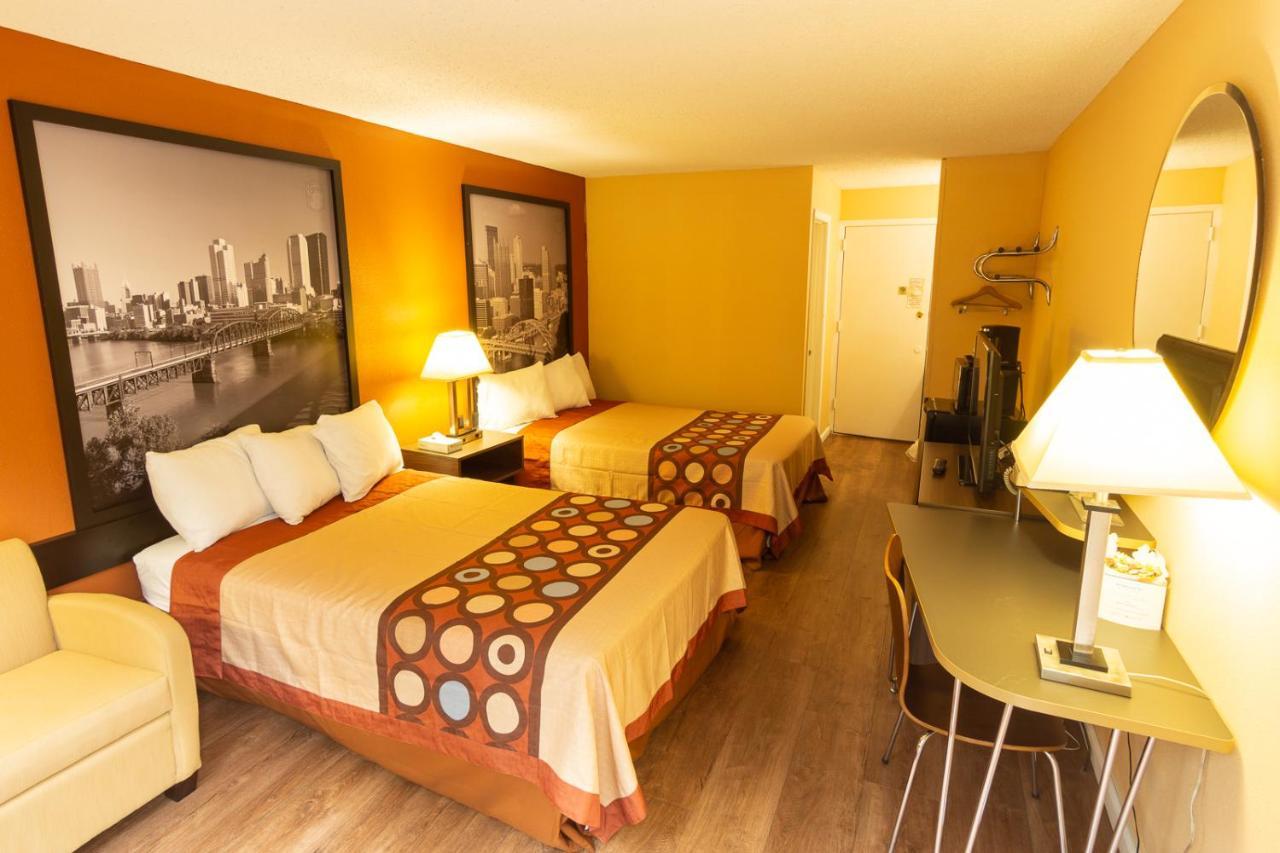 Super 8 By Wyndham Carlisle North Motel Bagian luar foto