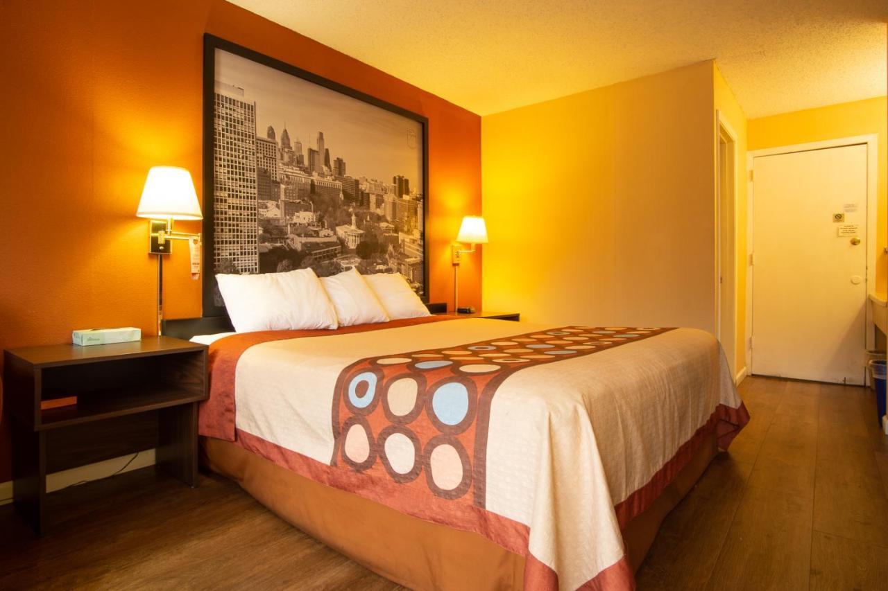 Super 8 By Wyndham Carlisle North Motel Bagian luar foto