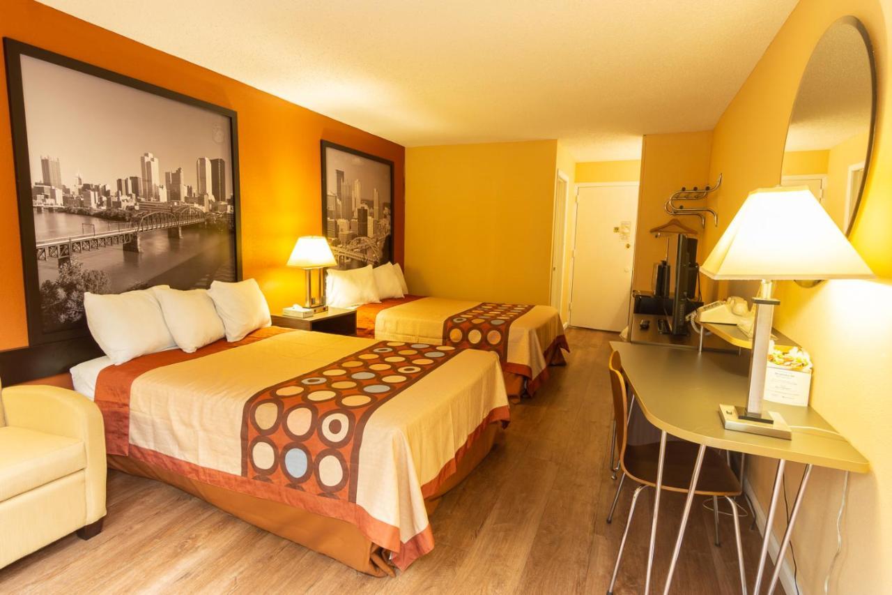 Super 8 By Wyndham Carlisle North Motel Bagian luar foto
