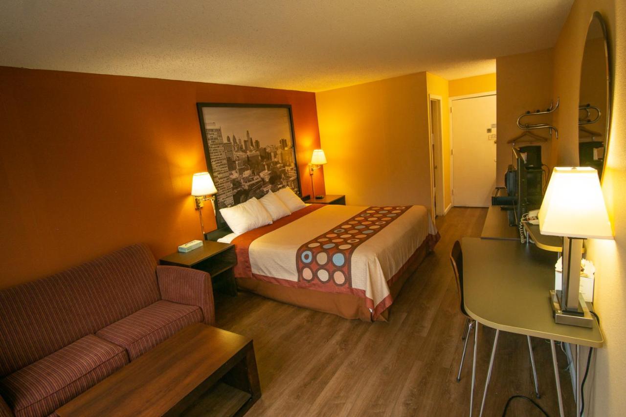 Super 8 By Wyndham Carlisle North Motel Bagian luar foto