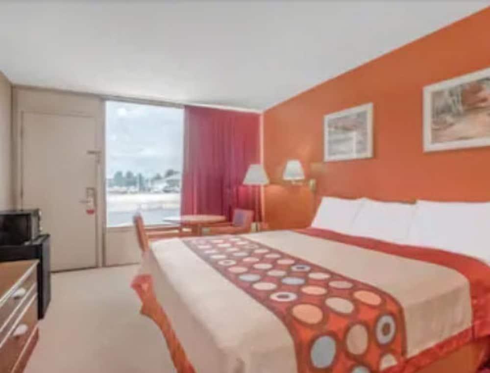 Super 8 By Wyndham Carlisle North Motel Bagian luar foto