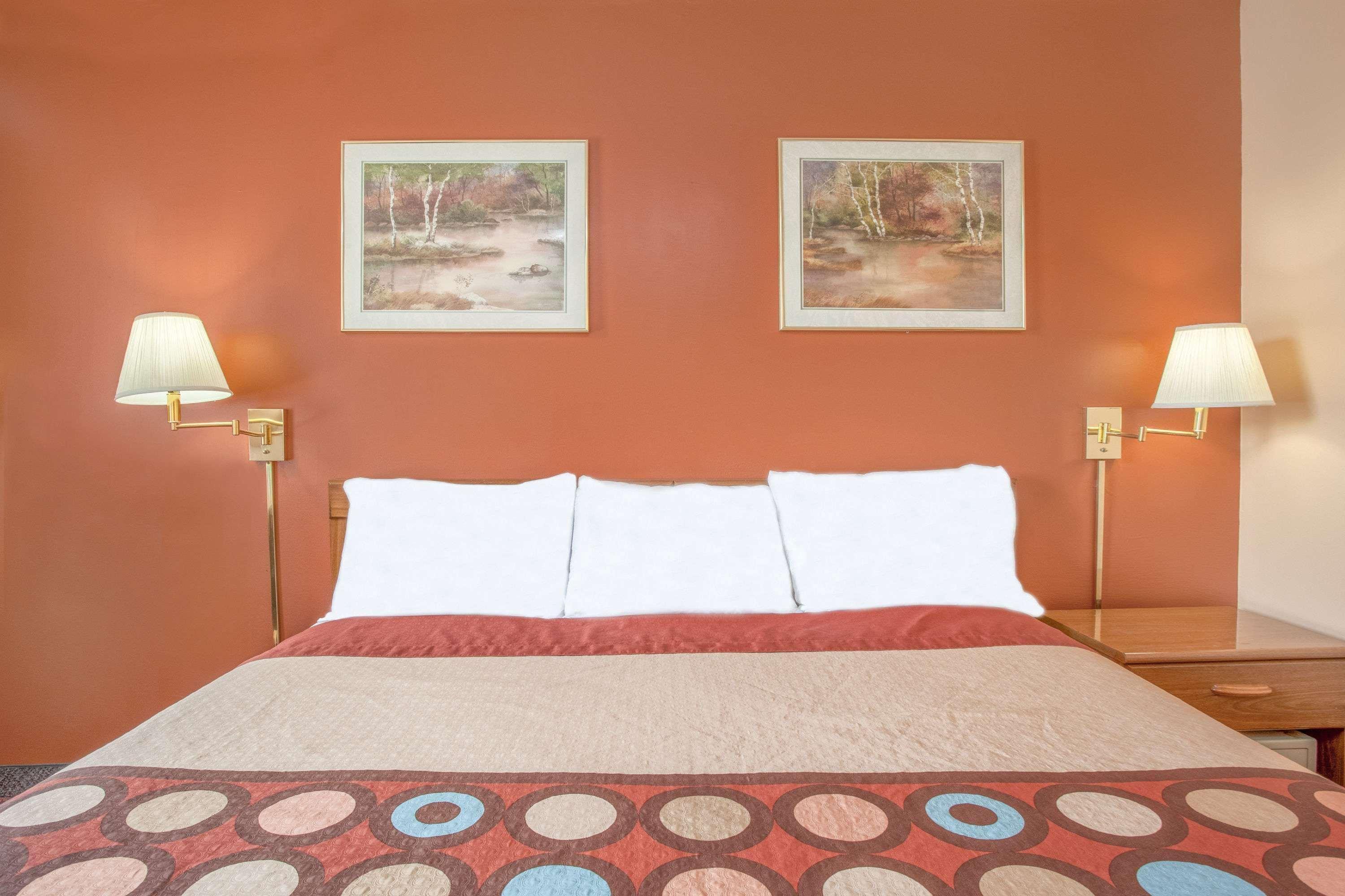 Super 8 By Wyndham Carlisle North Motel Bagian luar foto
